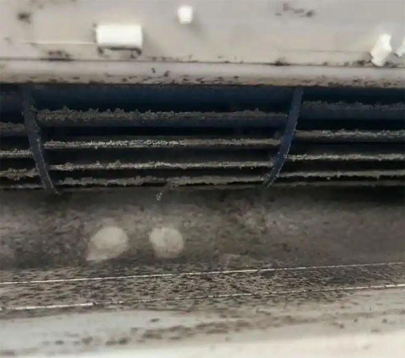 郏县空调吹的风有股烧焦味是怎么回事